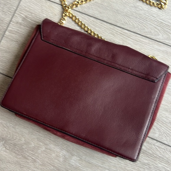 Vince Camuto Burgundy leather and suede Shoulder Bag with chain strap - Picture 4 of 9